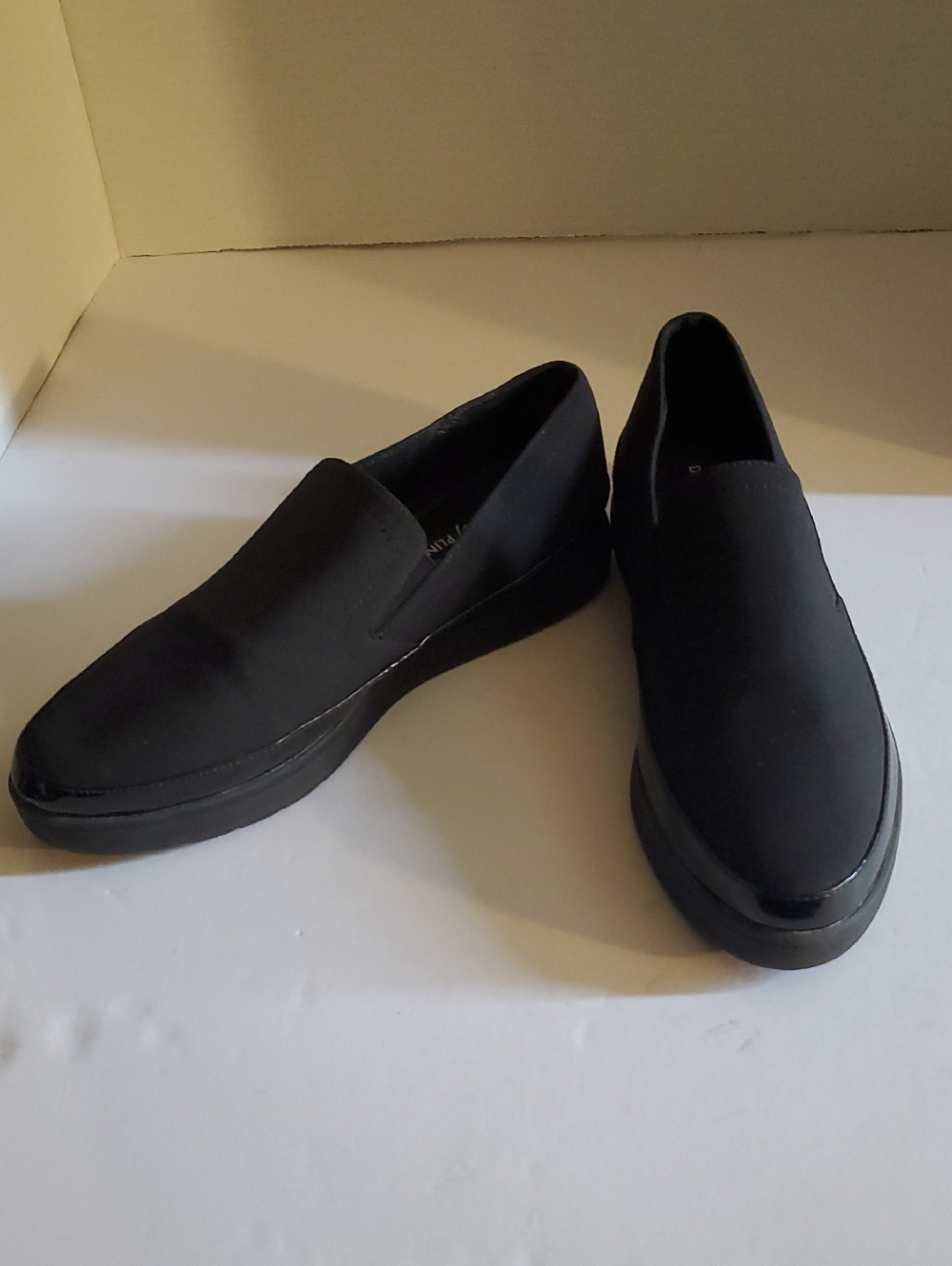Donald J Pliner Meg Stretch Black Slip-On Flats Women's Size 8.5 M